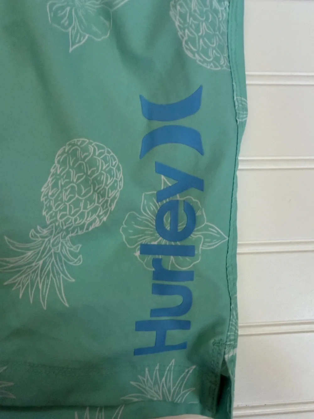 Hurley men swim